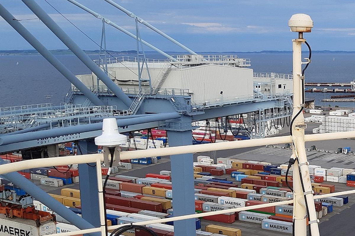 Iridium Festinstallation auf einem Frachtschiff